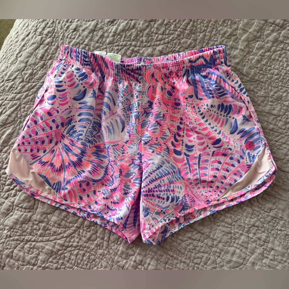 Lilly Pulitzer Luxletic 4" Ocean Trail
Shorts in Raz Berry Sea You Soon - XS - Picture 2 of 10